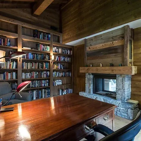 La Casa^naylor Con La Biblioteca *