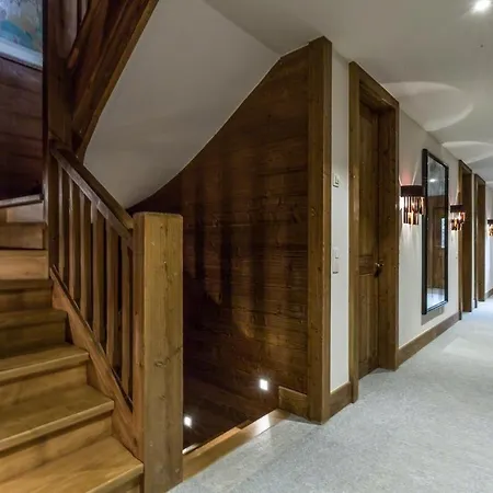La Casa^naylor Con La Biblioteca Aparthotel