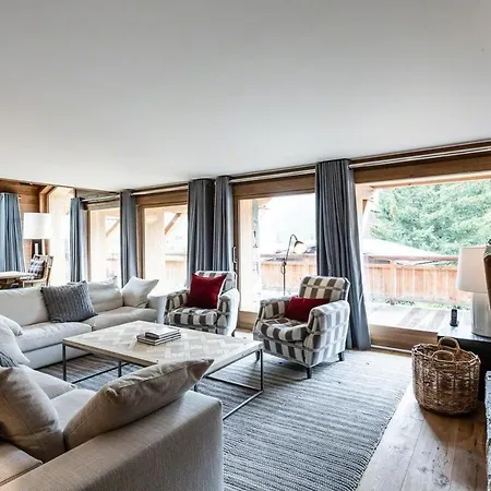 La Casa^naylor Con La Biblioteca Aparthotel Joussaud