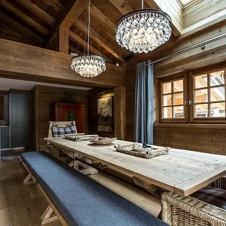 La Casa^naylor Con La Biblioteca Aparthotel Joussaud