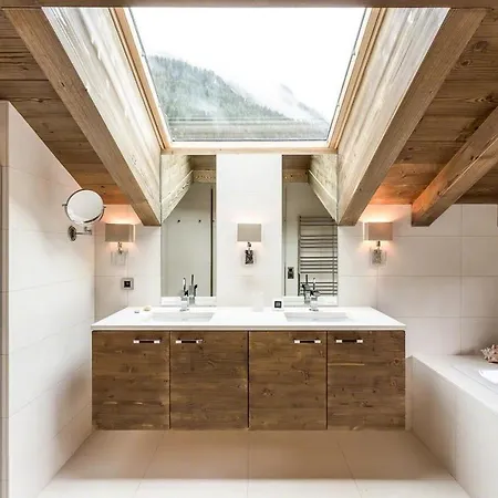 La Casa^naylor Con La Biblioteca Joussaud